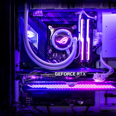 Gaming dator med ASUS moderkort och vattenkylare