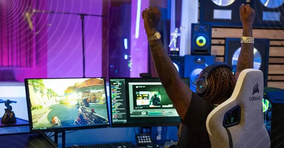 Musiker med Corsair Virtuoso RGB Wirelexx XT headset